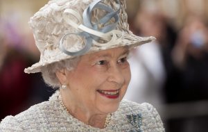 Приём ставок на отречение королевы Великобритании остановлен