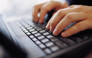 В азартные игры в онлайне играют молодые богатые люди